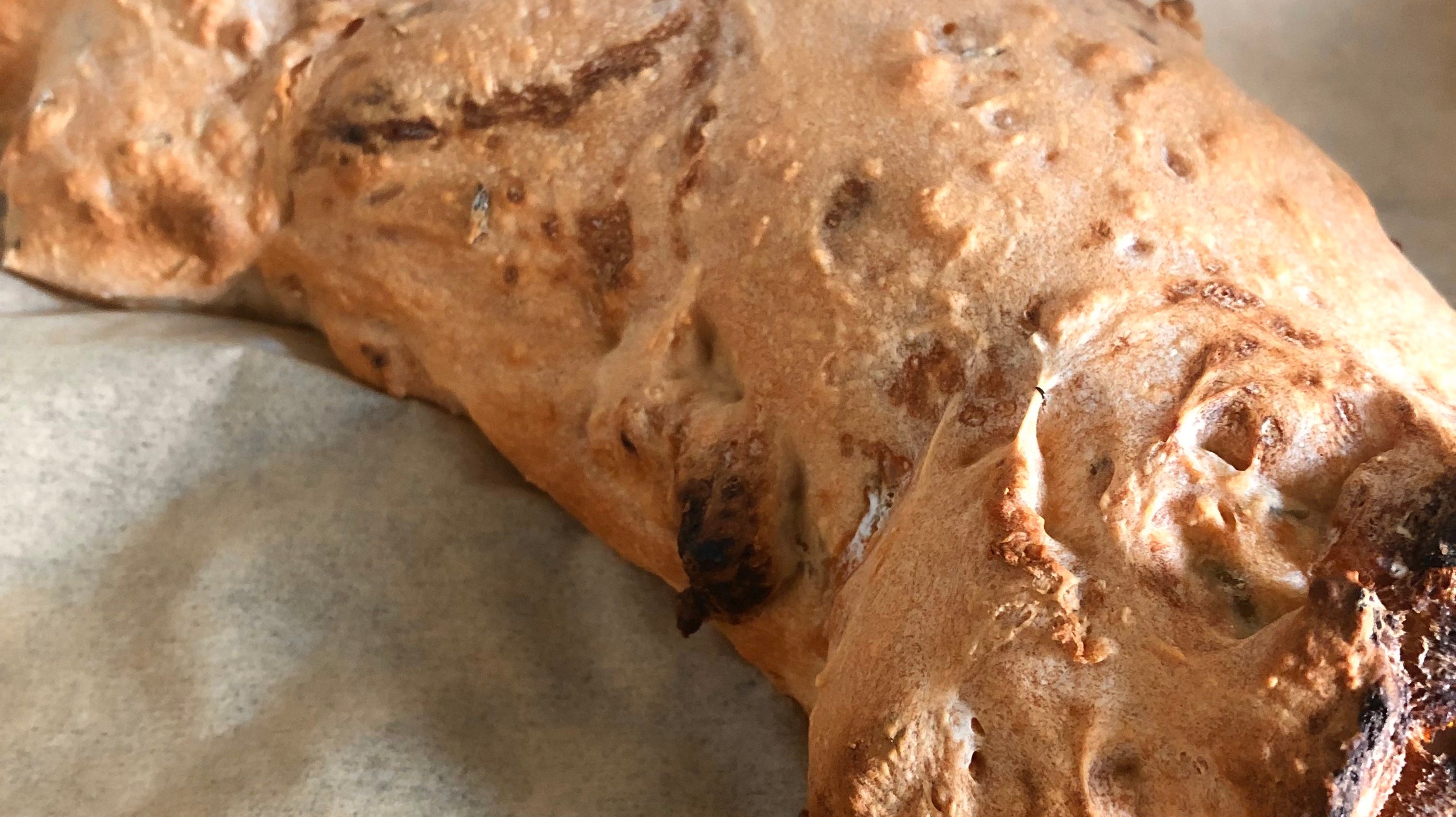 Mallorquinisches Baguette mit Rosmarin & Oliven