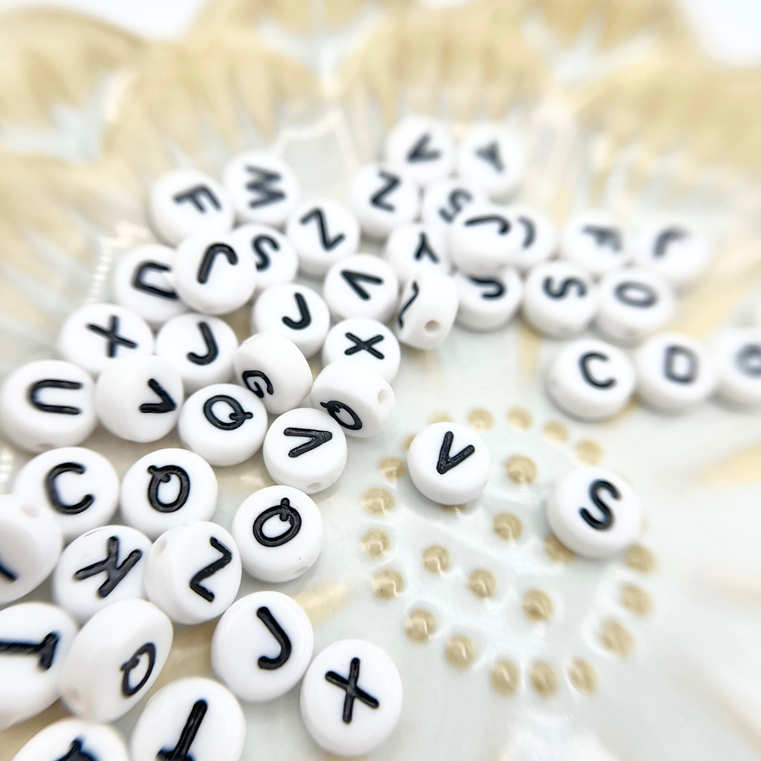 Verschiedene Buchstabenperlen für DIY Schmuck, ideal für personalisierte Armbänder und Ketten, DIY Schmuck Set