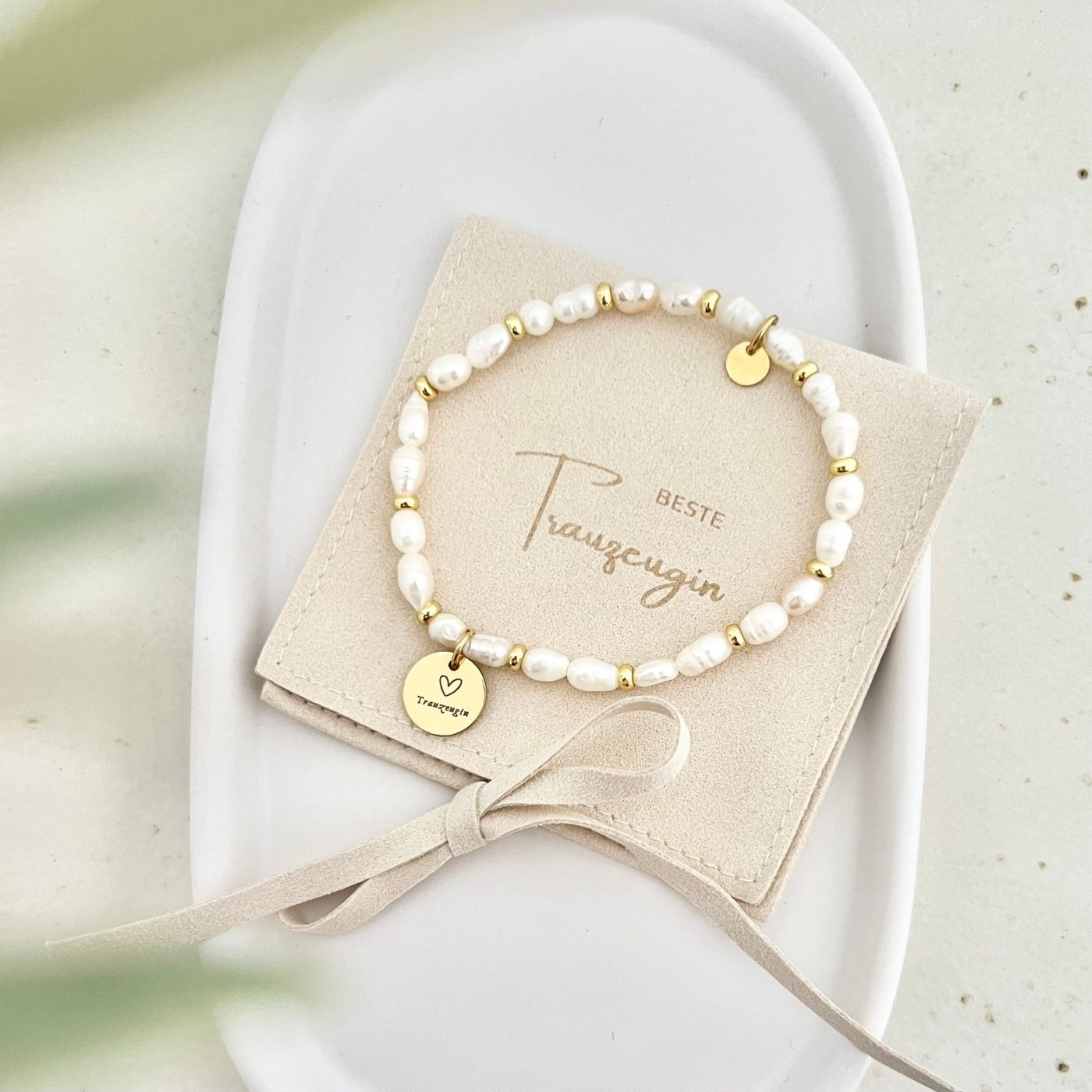 Das perfekte Geschenk, um deine Trauzeugin zu fragen – Armband-Set für Braut & Trauzeugin mit Gravur.