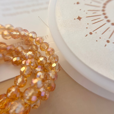Facettierte Glasperlen in Aprikot und Gold für DIY Schmuckset MELLOW zum Armbänder selber machen