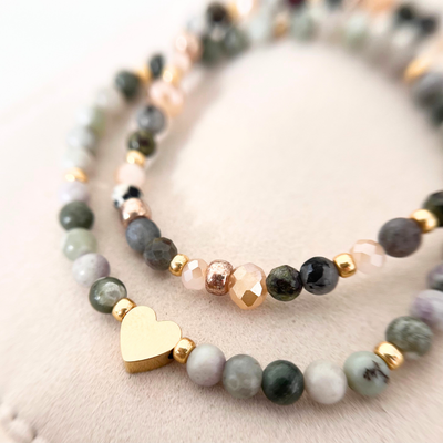 COZY MOMENTS Armbänder mit Natursteinperlen, Kristallperlen, Herzperle und goldfarbenen Details
