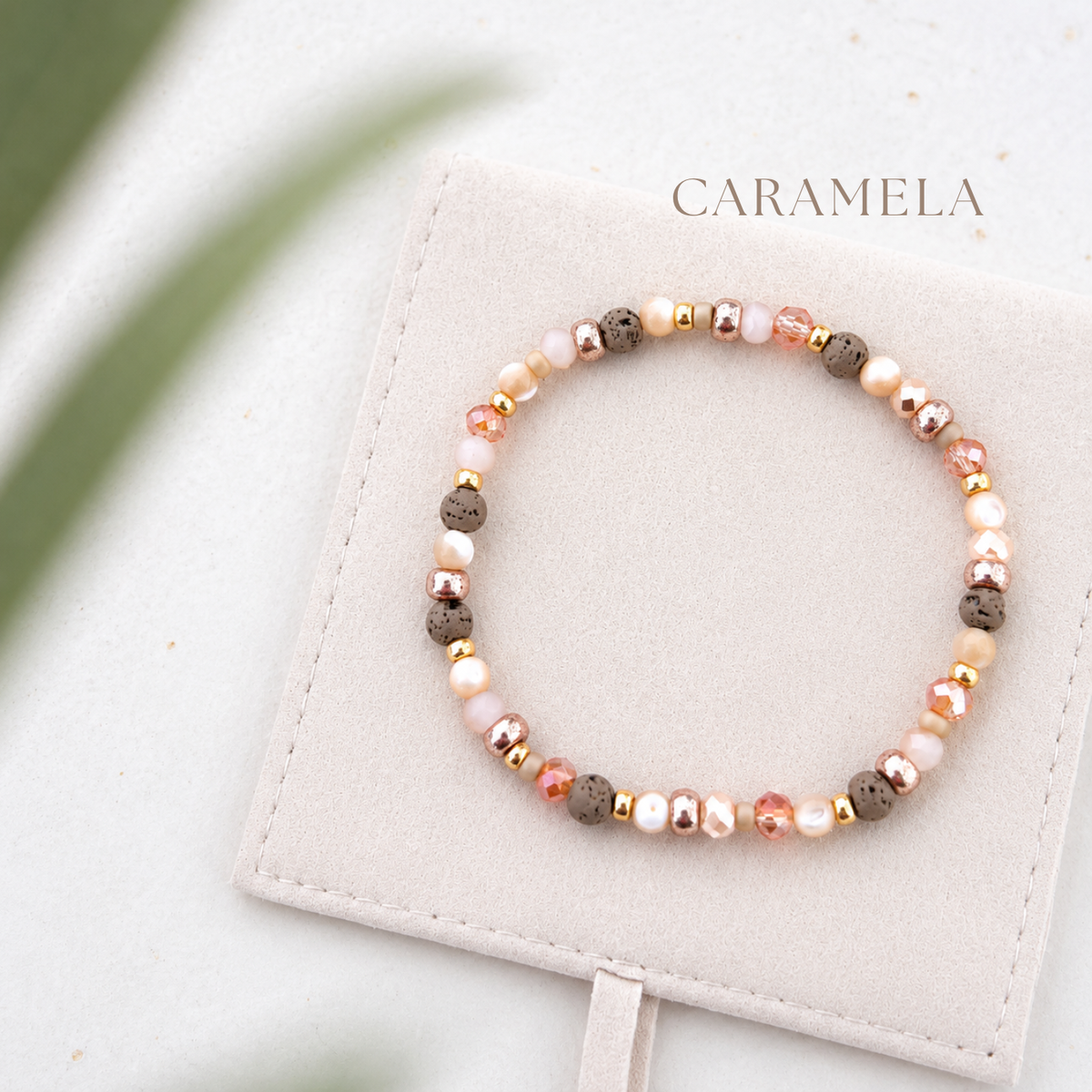DIY Armband CARAMELA mit Lavaperlen, Kristallperlen und Perlen in Creme, Aprikot und Roségold