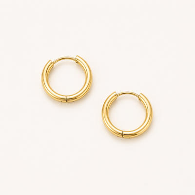 Goldene Edelstahl Creolen im Huggie Hoops Stil, zwei runde kleine Ohrringe nebeneinander, wasserfester Schmuck