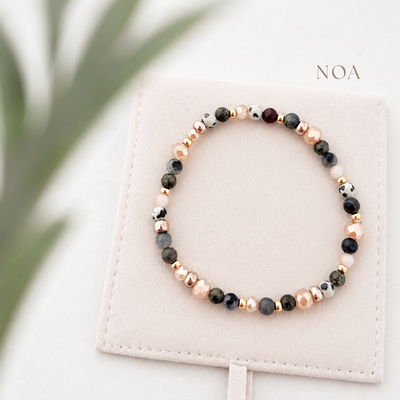 DIY Armband NOA mit Naturstein- und Kristallperlen in Grau, Grün, Creme und Roségold