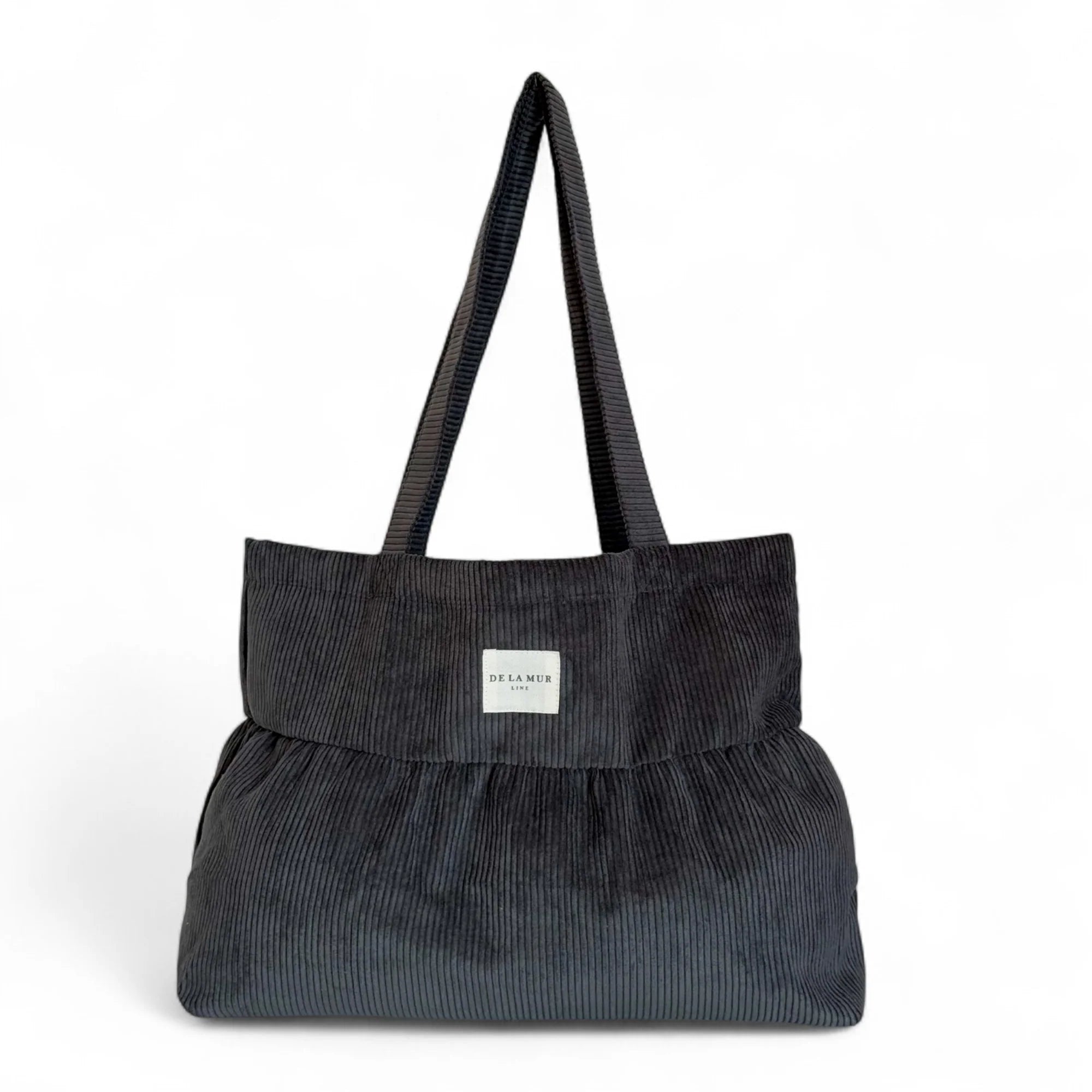 DE LA MUR Shopper aus dunkelgrauem Cordstoff mit Plissee-Detail und langen Henkeln. Handgefertigte Tasche aus Barcelona – elegant, robust und mediterran inspiriert.