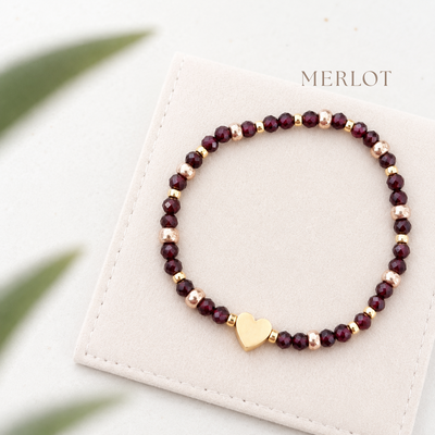 DIY Armband MERLOT mit dunkelroten facettierten Perlen, gold- und roséfarbenen Details und Herzperle