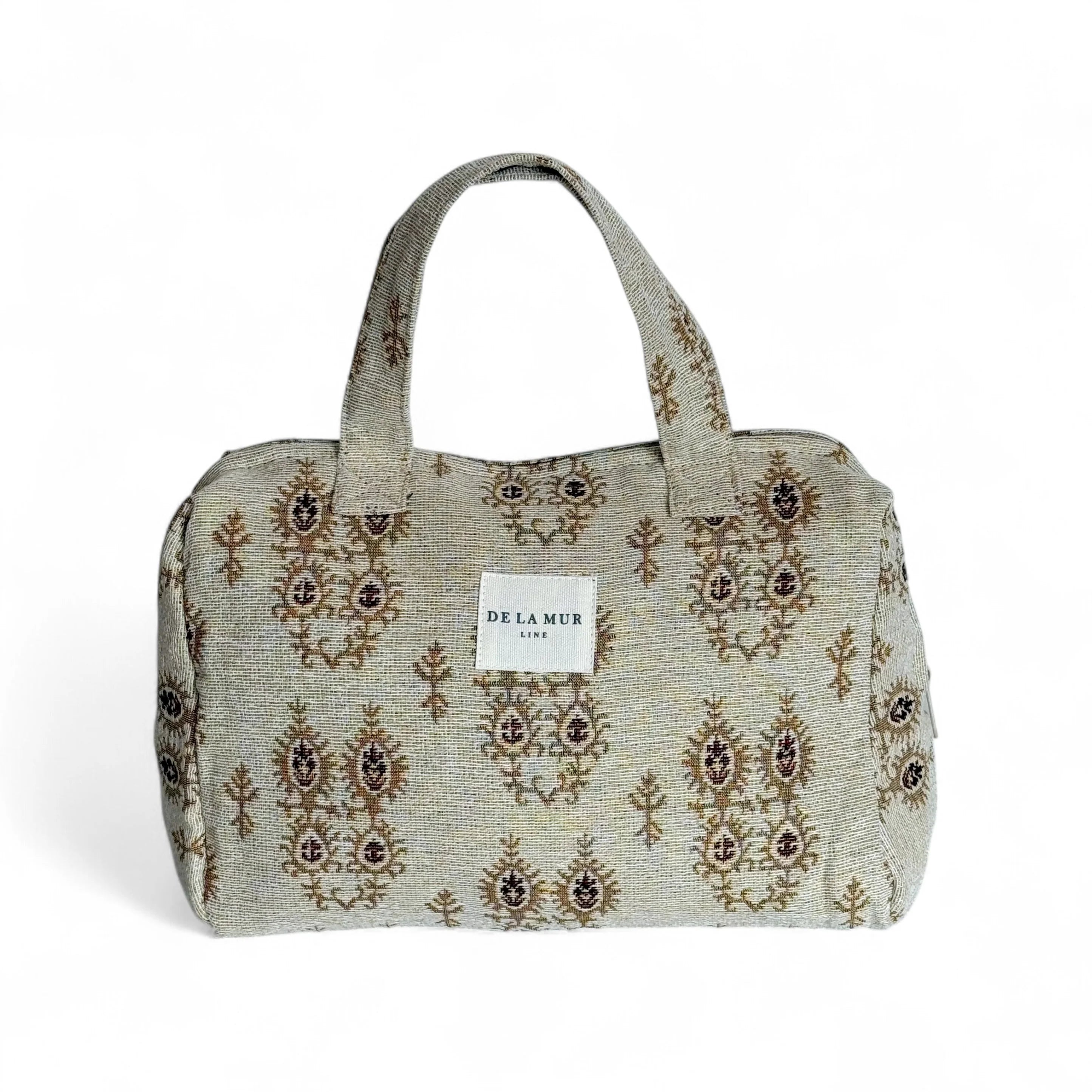 Handgefertigte DE LA MUR Beauty Bag XL aus beigem Jacquard-Stoff mit Ornamentmuster, Reißverschluss und Griffen – große Kulturtasche für Kosmetik, Pflege & Reisen.