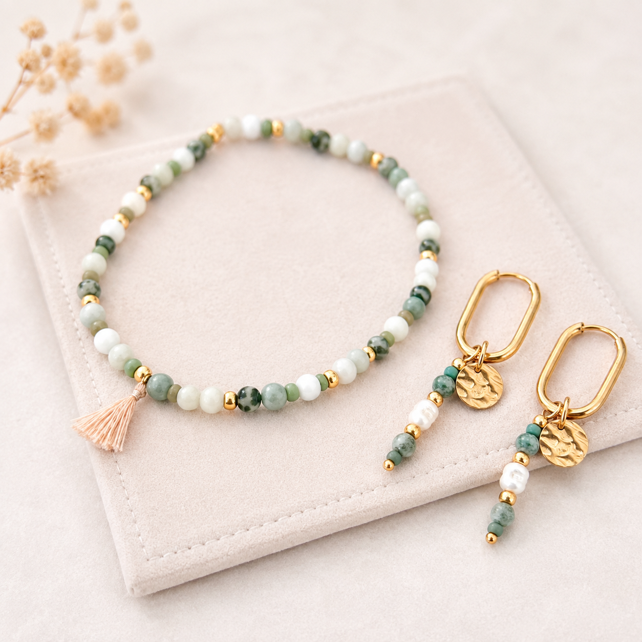 Schmuckset EDEN mit Naturstein- und Süßwasserperlen in Grün, Salbei und Gold mit Armband und Ohrringen